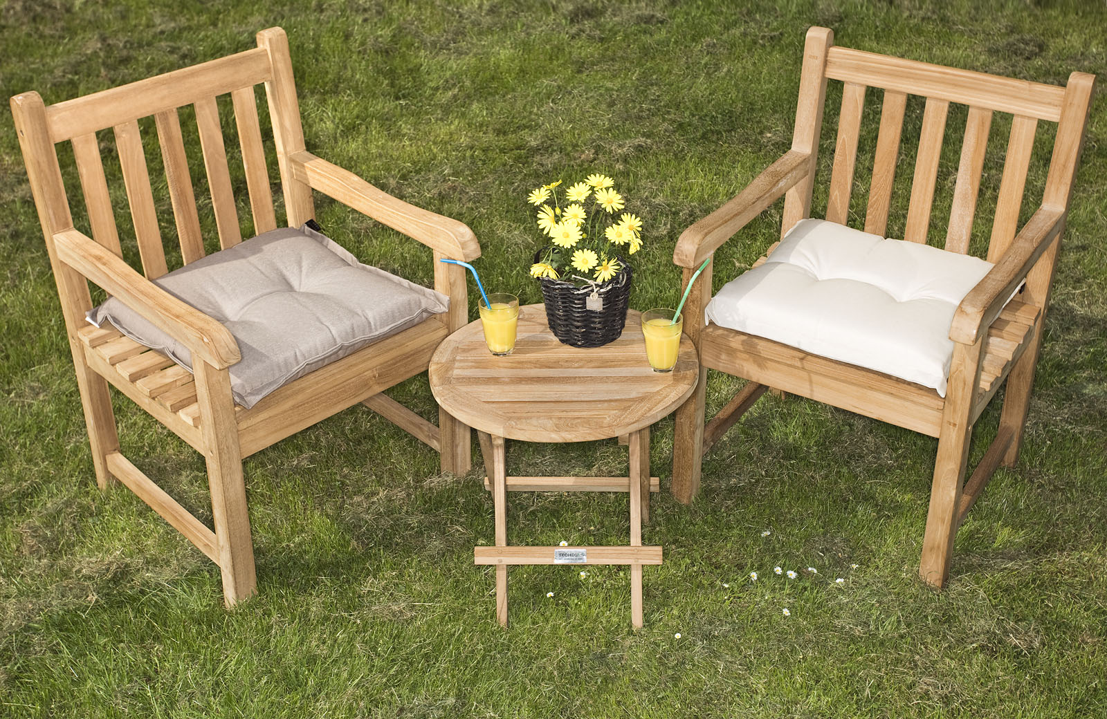 Teakea Balkony Bistro Set – Teak – Tafel Ø50cm & 2 Windsor Stoelen - view 4