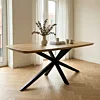 De tafel fungeert als het centrale middelpunt in een sfeervolle, lichte eetkamer en straalt rust en design uit. De vormgeving is perfect voor gezellige diners waarbij de centrale poot zorgt voor optimaal zitcomfort rondom.