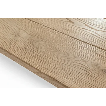 Massief eiken tafelblad met grove vlamtekening en natuurlijke houtnerf textuur in een licht eiken kleur.