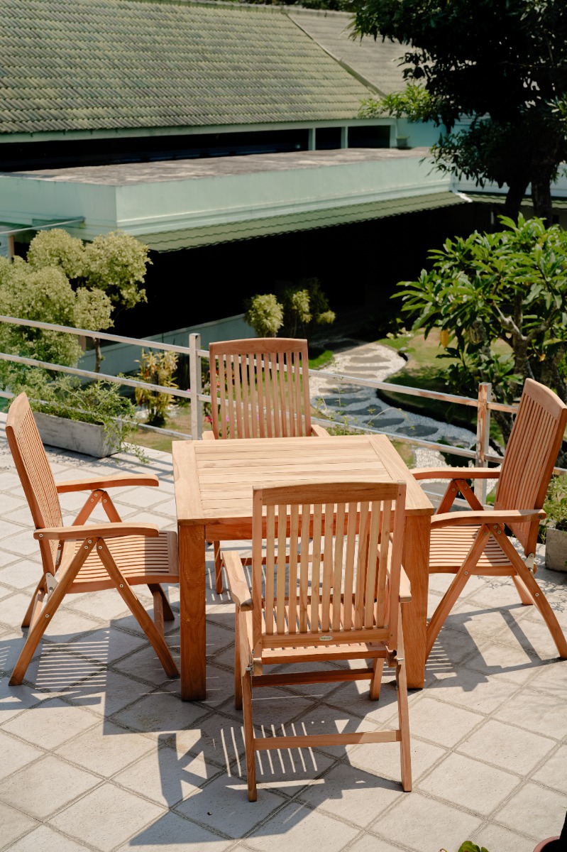 Teakea Teakhouten Tuinset met 2 verstelbare Linda standenstoelen en vierkante tafel van 100x100 cm – buitenmeubelen van teak - alternate view