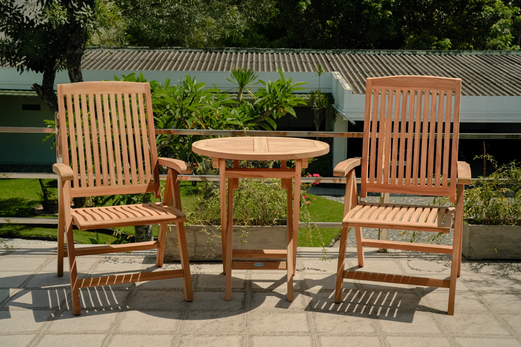 Teakea tuinset met 2 Linda standenstoelen en ronde klaptafel Ø70 cm – teak tuinset voor balkon of terras - view 3