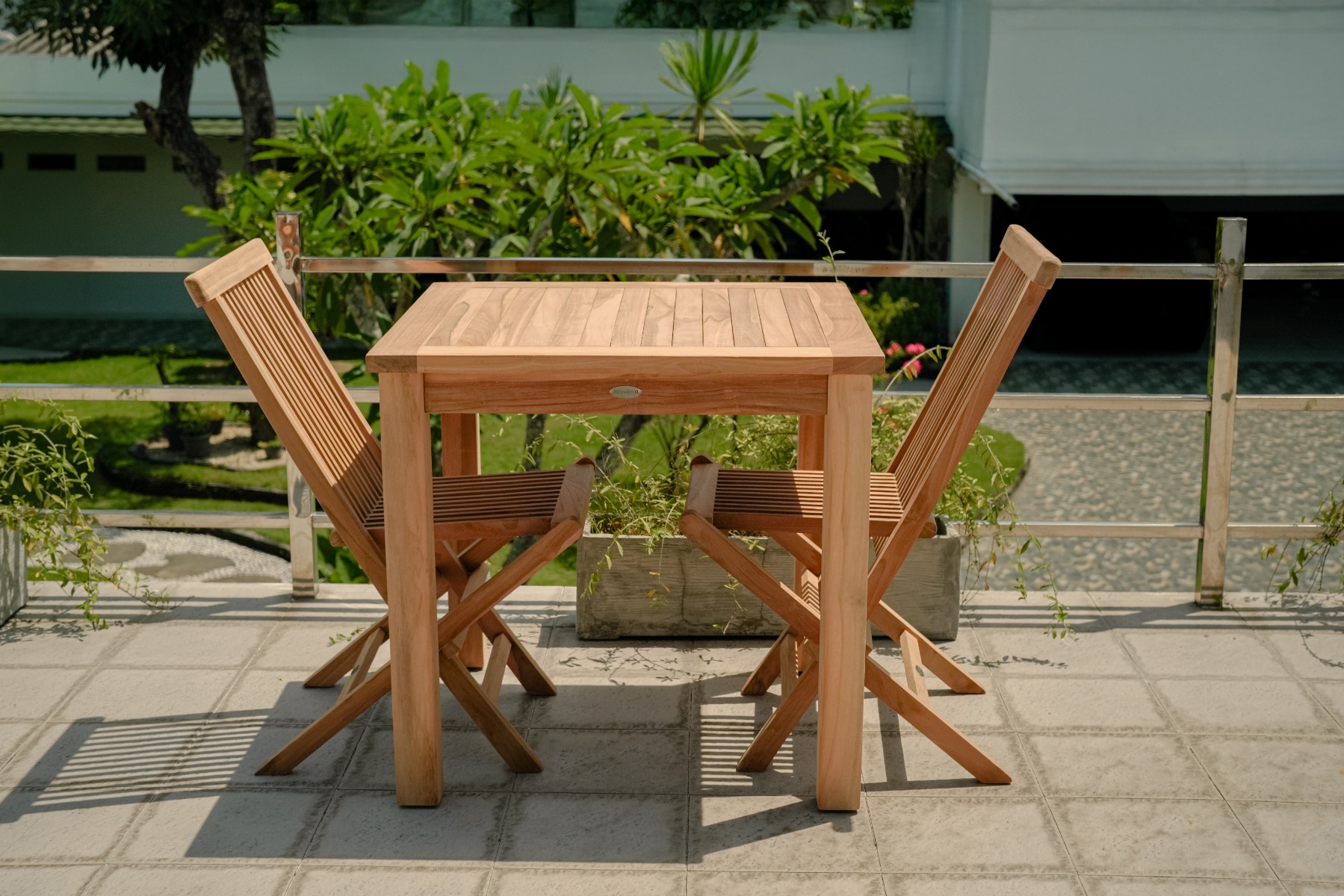 Teakea Teakhouten Tuinset met 2 opvouwbare tuinstoelen en vierkante teak tafel 80x80 cm – ruimtebesparende en set van teak - alternate view