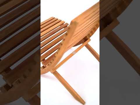 Rilex Houten ligstoel van massief teakhout met lattenstructuur op een zonnig houten terras in een bloemrijke tuin. - view 4
