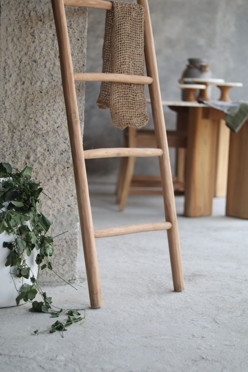 Naturel teak decoratieladder met doek over de spoort, tot 25 kg per spoort belastbaar - view 4