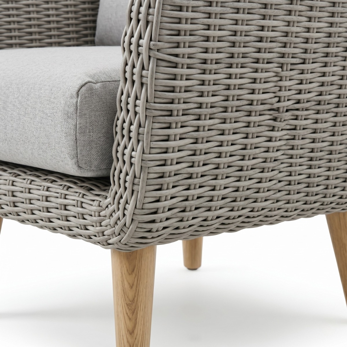 Teakea Eelde loungeset 4-delig met 3-zits bank, twee fauteuils en glazen salontafel in natural white grey wicker met acacia poten en lichtgrijze kussens - view 3