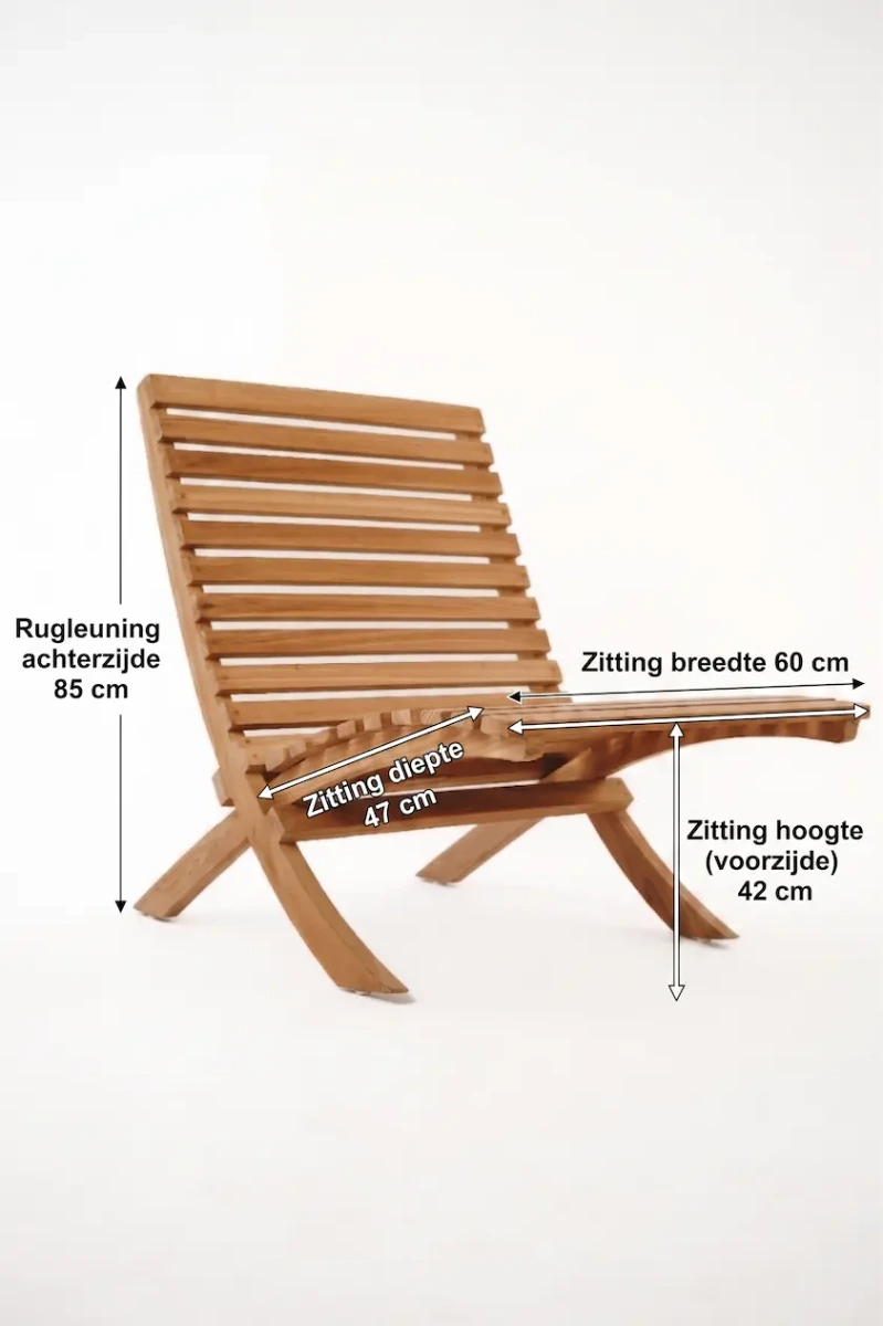 Rilex Houten ligstoel van massief teakhout met lattenstructuur op een zonnig houten terras in een bloemrijke tuin. - alternate view
