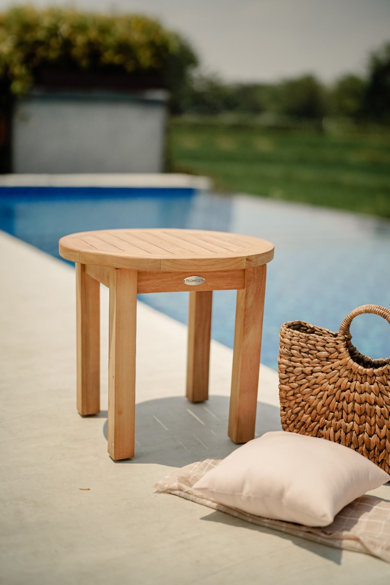 Rond teakhouten tuin bijzettafeltje met een diameter van 50 cm en een hoogte van 45 cm. Dit elegante tafeltje is gemaakt van hoogwaardig teakhout, bekend om zijn duurzaamheid en natuurlijke weerbestendigheid. Het heeft een gladde afwerking met een rijke,  - view 3