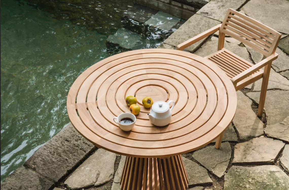 Laras vaste teakhouten tuinstoel met armleuningen – modern en minimalistisch design voor buiten - view 3