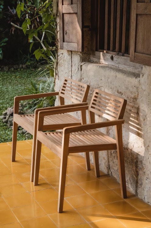 Laras vaste teakhouten tuinstoel met armleuningen – modern en minimalistisch design voor buiten - view 4